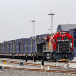 中国本土・新疆の近代化が加速：GDP2兆元超と砂漠回廊、貿易・観光も拡大