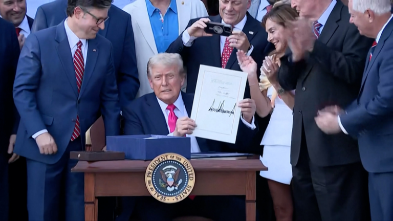 2026年の米国政治は何が動く？新法施行とトランプ氏の“昨年の成果”が焦点に video poster