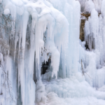 中国本土・河南省の雲台山、雪上がりに現れた“氷の滝”の絶景 video poster