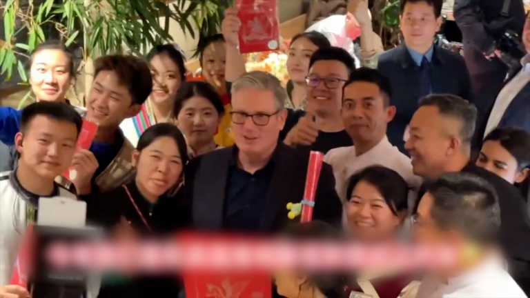 英スターマー首相、北京初日の夕食は雲南料理店　文化交流の一幕 video poster