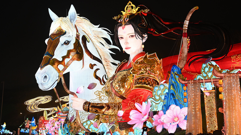 自貢が光に包まれる：第32回「国際恐竜ランタンフェス」開幕