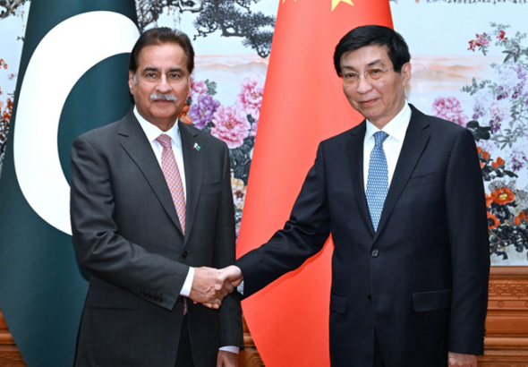 王滬寧氏、パキスタン国民議会議長と会談　中パ75周年で協力加速