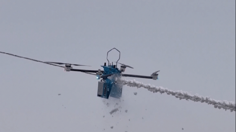 2D8IR14V83NPV2DBDHZG - NewsTomo – 日本語で読む、世界のニュースハブ 氷結する山岳送電線をロボットが守る――中国本土中部の800kV幹線