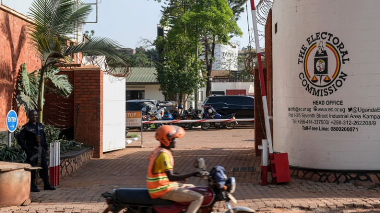 ウガンダ、1月15日投票へ準備最終盤　5万超の投票所で生体認証も video poster