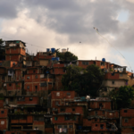 ベネズエラ・カラカス最新：米軍作戦で死者100人、マドゥロ大統領夫妻を拘束 video poster