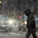 4UOZ39YXOQACWDGGSU3O - NewsTomo – 日本語で読む、世界のニュースハブ 米国に強力な冬の嵐、各地が雪に包まれ停電・欠航も 月曜までに28人死亡 video poster