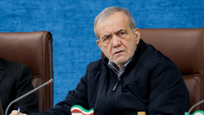 イラン「尊厳ある交渉」に意欲、トランプ氏は軍事圧力と期限を示唆