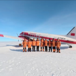 中国の第42次南極観測隊、中山基地で研究継続　2026年の新年メッセージ video poster