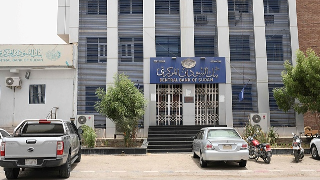 スーダン中銀、南ダルフールの未認可送金アプリに警告　分断金融の芽か