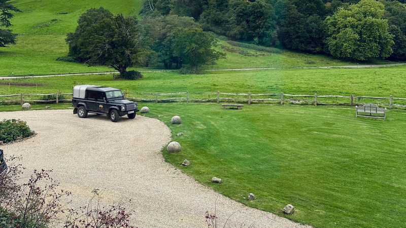 英国ドーセット「The Pig at Combe」—庭と森で過ごす“遅い一日”