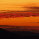 海南・五指山の夕景、「黄金の1時間」が生む空のキャンバス video poster