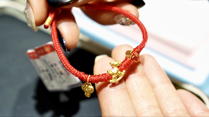 金高でも売れる「馬モチーフ」—中国本土・太原で干支ジュエリー熱 video poster