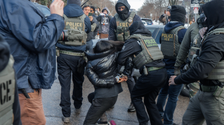 米ICE収容中の死亡者、2025年は32人で20年ぶり高水準　医療対応めぐり訴えも