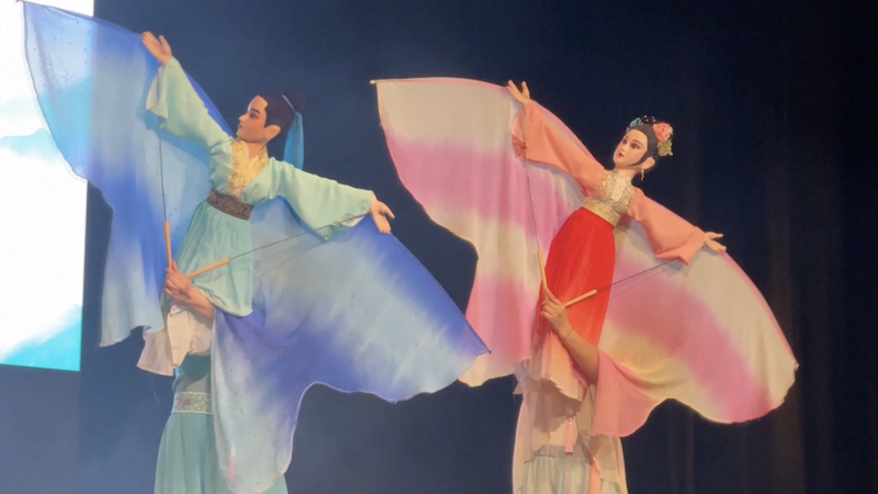 春節間近、チリの海辺を魅了した中国人形劇──ビニャデルマルで文化交流 video poster