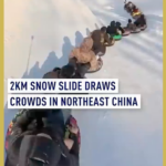 中国本土・遼寧省撫順で2,000m雪すべり「Snow Snake」人気、冬の人出を呼ぶ video poster