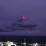 BGV597ZMJ1D2JTVH31EC - NewsTomo – 日本語で読む、世界のニュースハブ フィリピン・マヨン火山で溶岩流出続く 周辺で約1,000世帯が避難