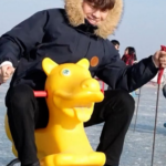 新疆ボステン湖が“氷の冬パーク”に　氷上ホットポットや花火も（2026年） video poster