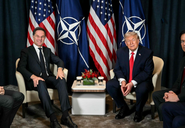 トランプ氏、グリーンランド巡る「関税」と武力を否定　NATO会談で合意枠組み示唆