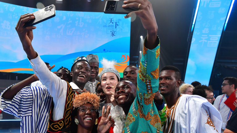 ガーナの学校で中国語が広がる理由：新カリキュラムと段階導入の現場