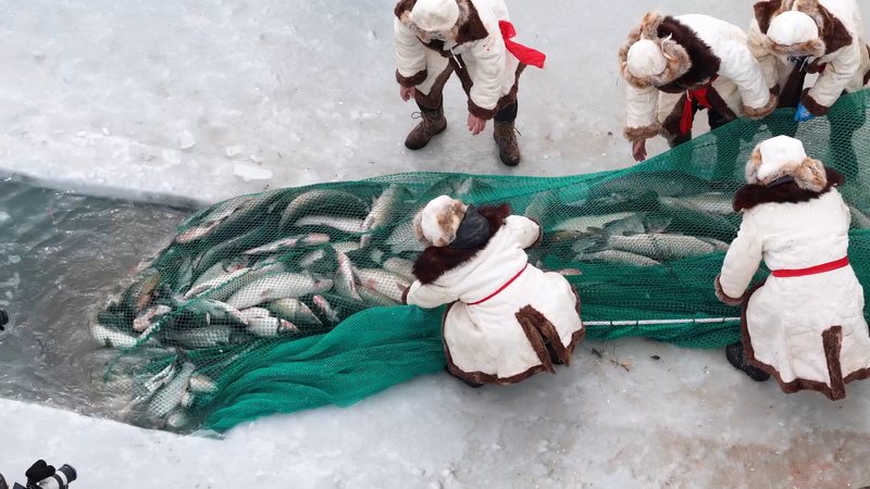 中国本土・新疆ボステン湖の冬漁フェス、氷上の伝統と雪遊びが交差 video poster