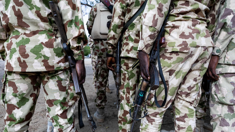 ナイジェリア軍、クーデター計画疑惑で将校を軍法会議へ　2025年10月の拘束を初めて認める