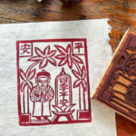 G32DHSO3N8FMPA3LX079 - NewsTomo – 日本語で読む、世界のニュースハブ 白(ペー)族の木版画「甲馬」:祈りの神々が“バズる版画”に変わるまで