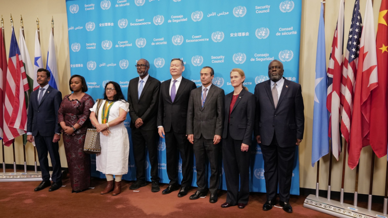 国連安保理の新・非常任理事国5カ国が始動、2026年最初の会合日に国旗掲揚