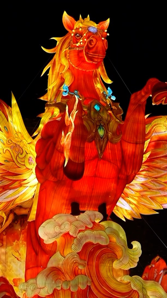 南京で「秦淮灯会」点灯、約390基のランタンが秦淮河沿いを彩る video poster