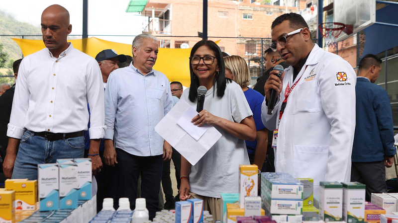 ベネズエラ「暫定大統領」ロドリゲス氏、マドゥロ夫妻の奪還を宣言　米は石油収入を非常措置で凍結へ