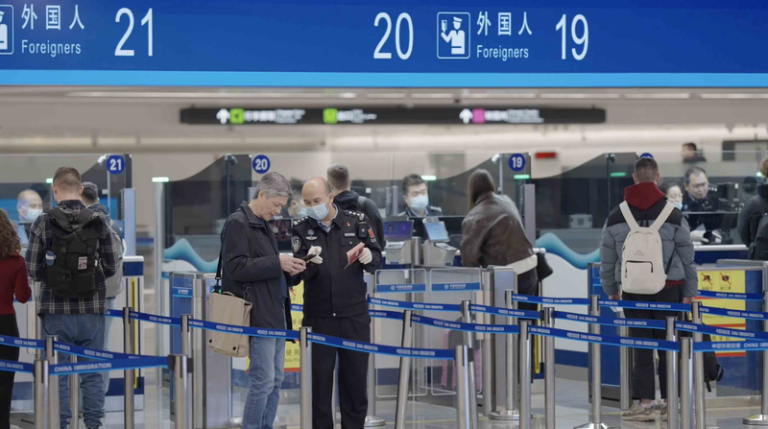 ウルムチ天山国際空港、2025年の国際往来110万人超で過去最高 video poster