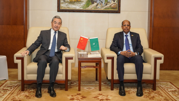 王毅外相、AU本部で中国・アフリカ友好70周年を強調　外遊の「定番」に込めた意味