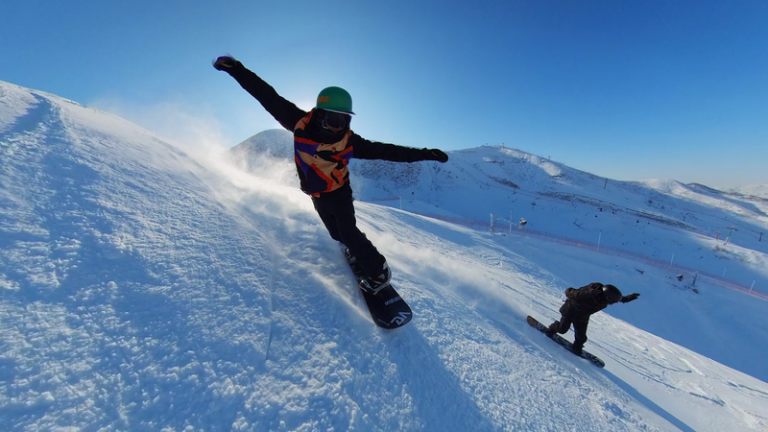 新疆のスキーリゾートが生む「雪の経済圏」──アルタイと砂漠スキー、2030年2000億元構想 video poster