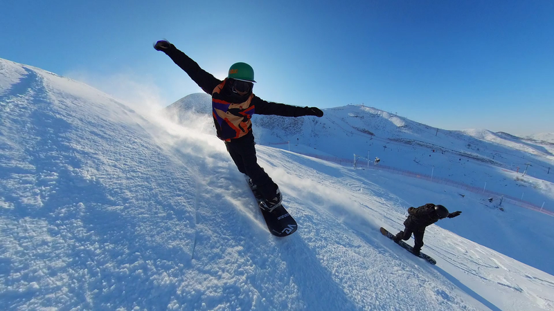 新疆のスキーリゾートが生む「雪の経済圏」──アルタイと砂漠スキー、2030年2000億元構想 video poster