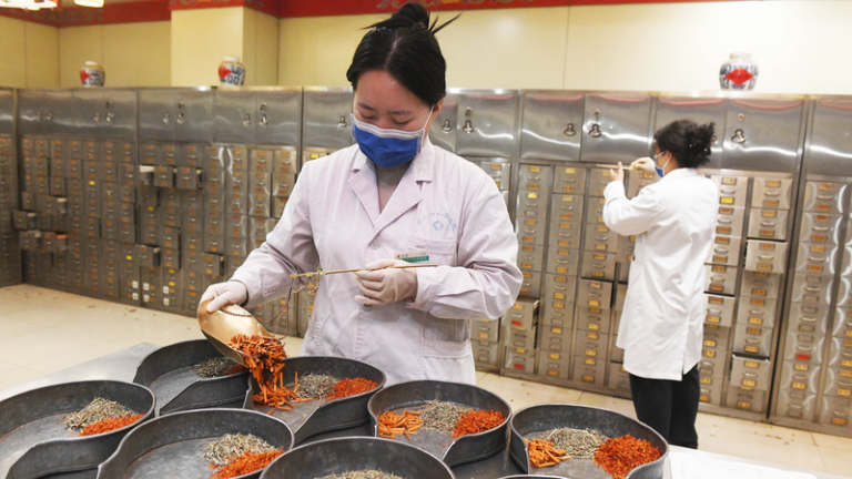 中国本土の中医薬、2025年の継承と革新が前進　専門診療や研究拠点を拡充