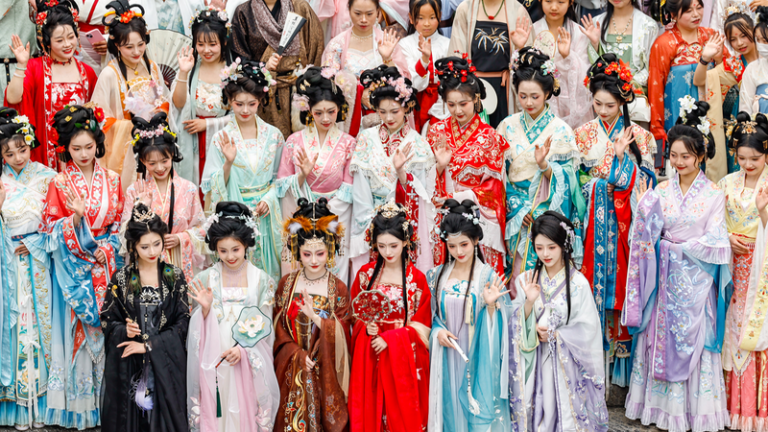 チャイナシックが映す文化的自信　服から読む中国本土のいま