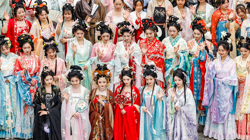 チャイナシックが映す文化的自信　服から読む中国本土のいま