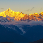 中国本土・雲南省の梅里雪山、冬の「黄金の峰」Sunlit Golden Peaksが話題