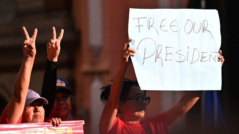 米軍がベネズエラで軍事行動、マドゥロ氏を拘束　国際社会に波紋 video poster