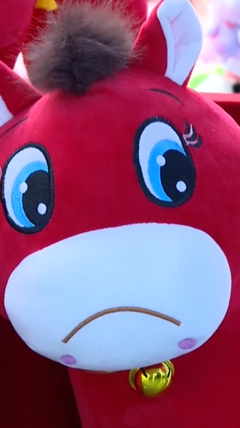 「泣き顔ポニー」が売れる理由：縫い間違いが刺さる“感情消費” video poster