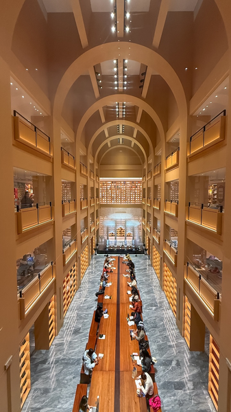 上海の“ホグワーツ”図書館が人気に——梓嘉玮図書館、開館3年で新名所へ video poster