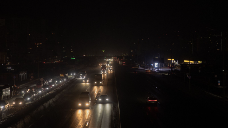 ロシア「軍関連のエネルギー施設を攻撃」　ウクライナ各地で死傷者、キエフは暖房停止続く