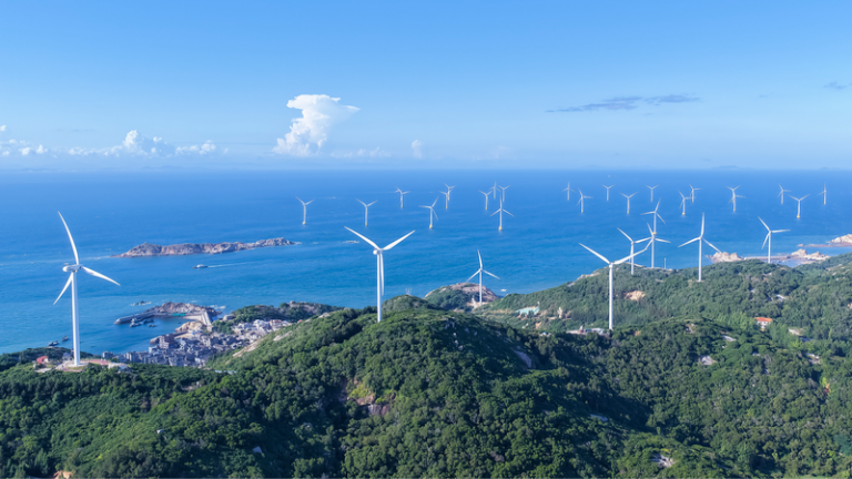 中国本土の2025年、観測史上最高の暑さに並ぶ—極端気象が頻発、再エネは「明暗」