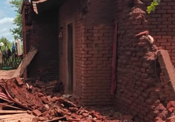 ジンバブエ豪雨で83人死亡、家屋1300棟超が被害　救援続く video poster