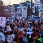 ミネアポリスでICE捜査中の致死射撃、全米に抗議拡大　動画が食い違い浮き彫りに