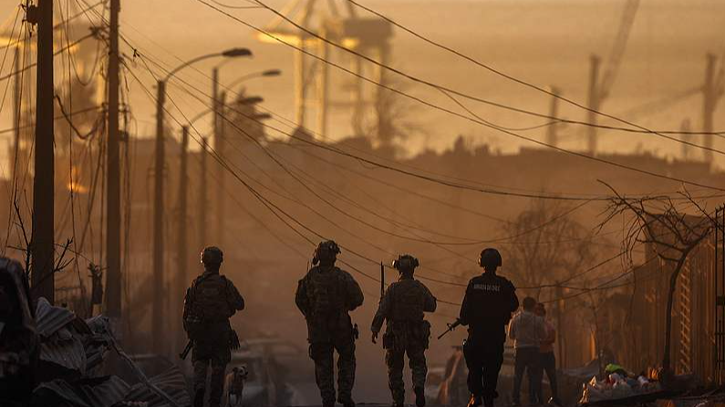 チリ中南部で山火事、死者18人に　非常事態宣言で大規模避難