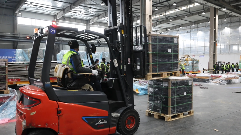 新疆の国際航空貨物が急伸　2025年に過去最高、ウルムチが物流拠点へ video poster