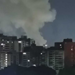 P1IZL2USB9Z07UM8I3AD - NewsTomo – 日本語で読む、世界のニュースハブ ベネズエラ首都カラカスで大きな爆発音、原因不明 SNSに煙の柱も