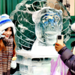 ハルビンの通りに干支の氷彫刻ずらり、精巧な造形が冬の人気スポットに