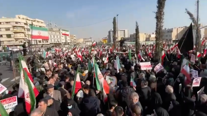 テヘランで親政府集会、数万人が結束を示す　アザディ広場に大群衆 video poster