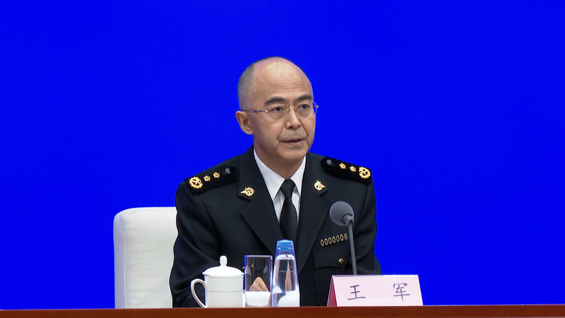 中国の2025年貿易、税関当局が「五つのハイライト」発表　逆風下の評価 video poster